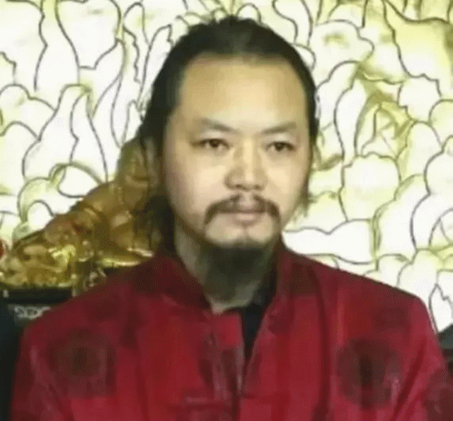 他形如乞丐,却神似帝王,前世是迷? 他形如乞丐,却神似帝王,前世是迷?